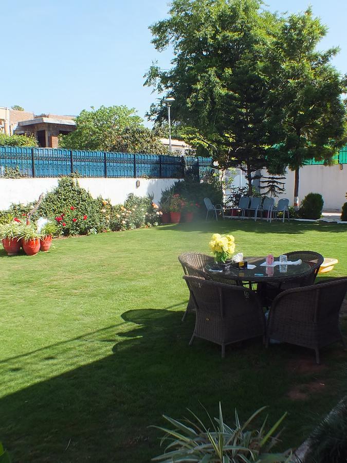 Capetown Guest House Islamabad Bagian luar foto