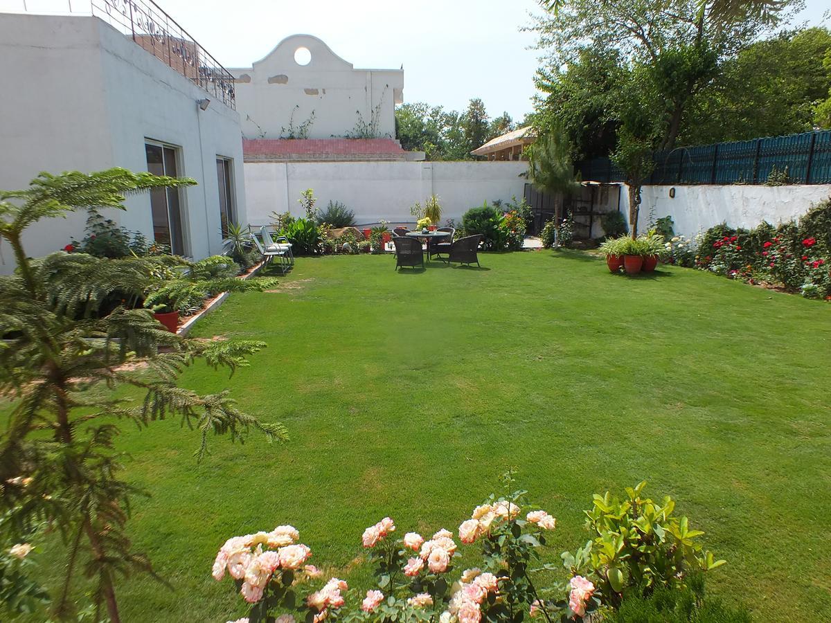Capetown Guest House Islamabad Bagian luar foto