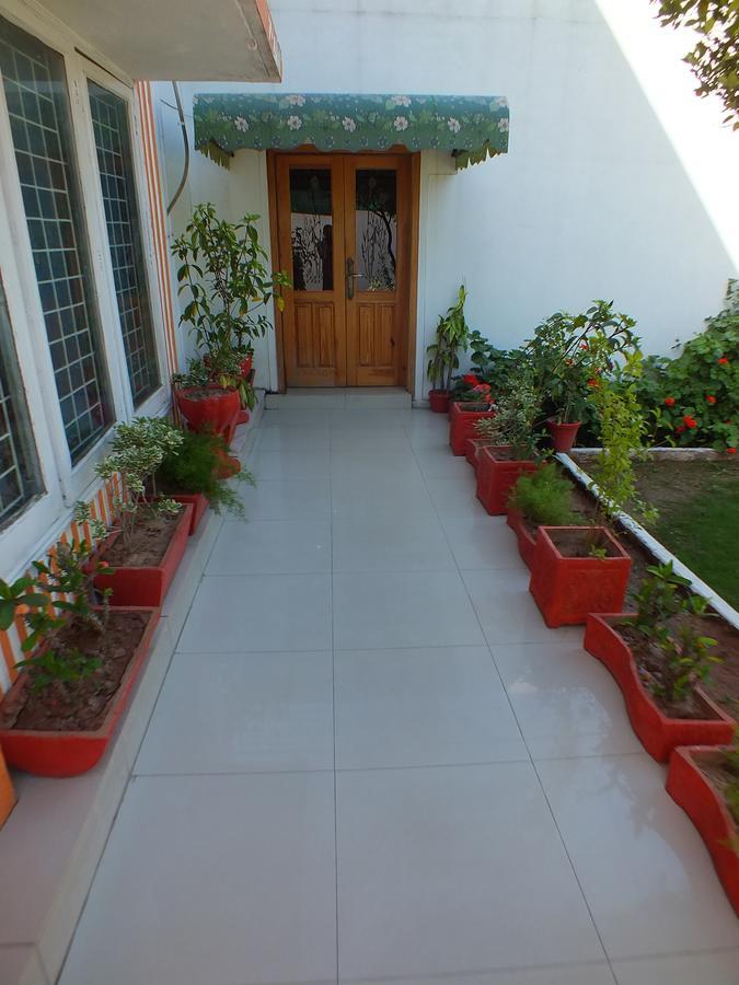 Capetown Guest House Islamabad Bagian luar foto