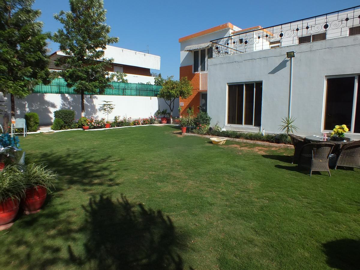 Capetown Guest House Islamabad Bagian luar foto