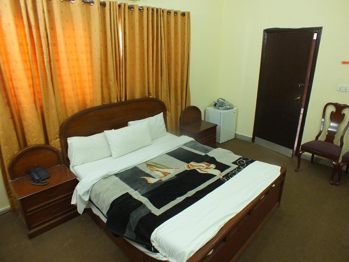Capetown Guest House Islamabad Bagian luar foto