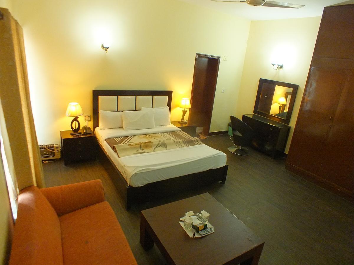 Capetown Guest House Islamabad Bagian luar foto
