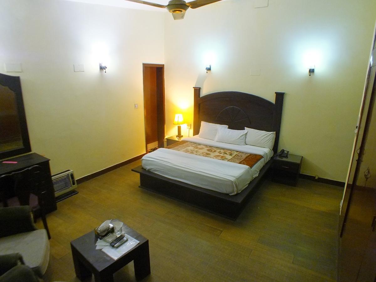 Capetown Guest House Islamabad Bagian luar foto