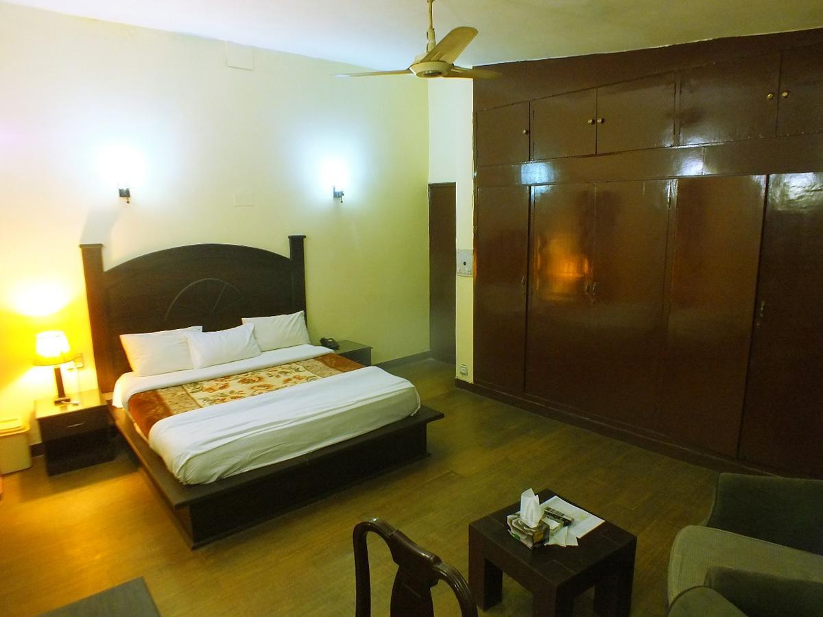 Capetown Guest House Islamabad Bagian luar foto
