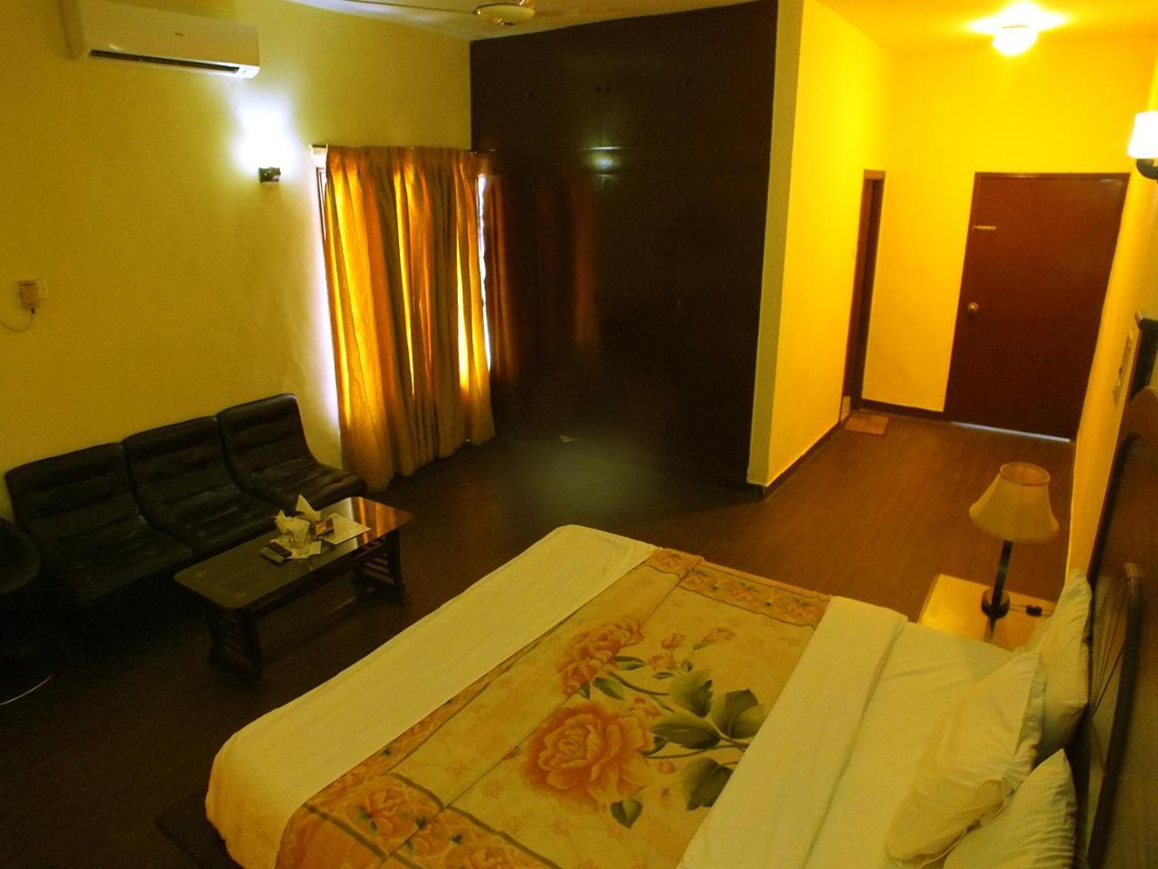 Capetown Guest House Islamabad Bagian luar foto