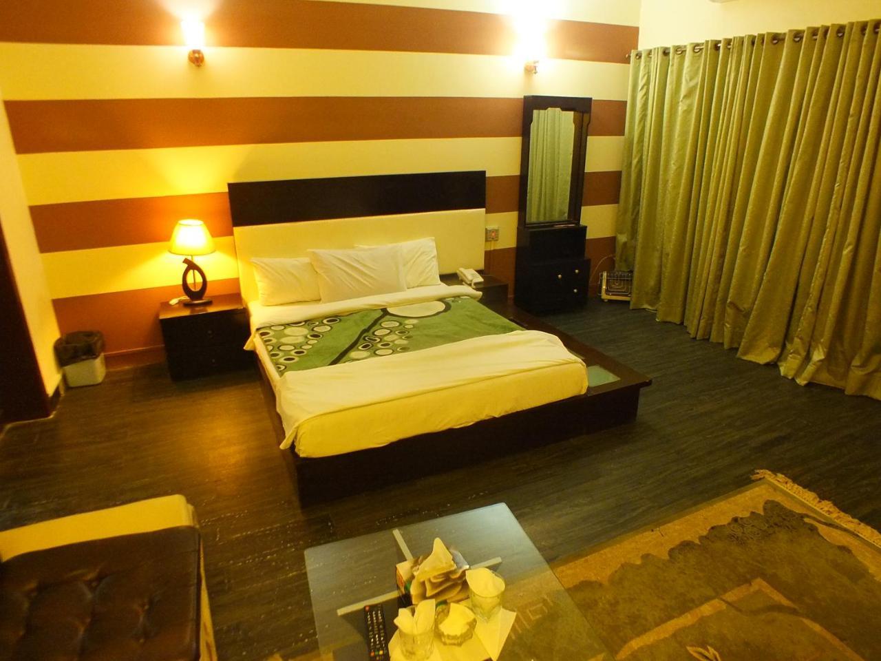 Capetown Guest House Islamabad Bagian luar foto