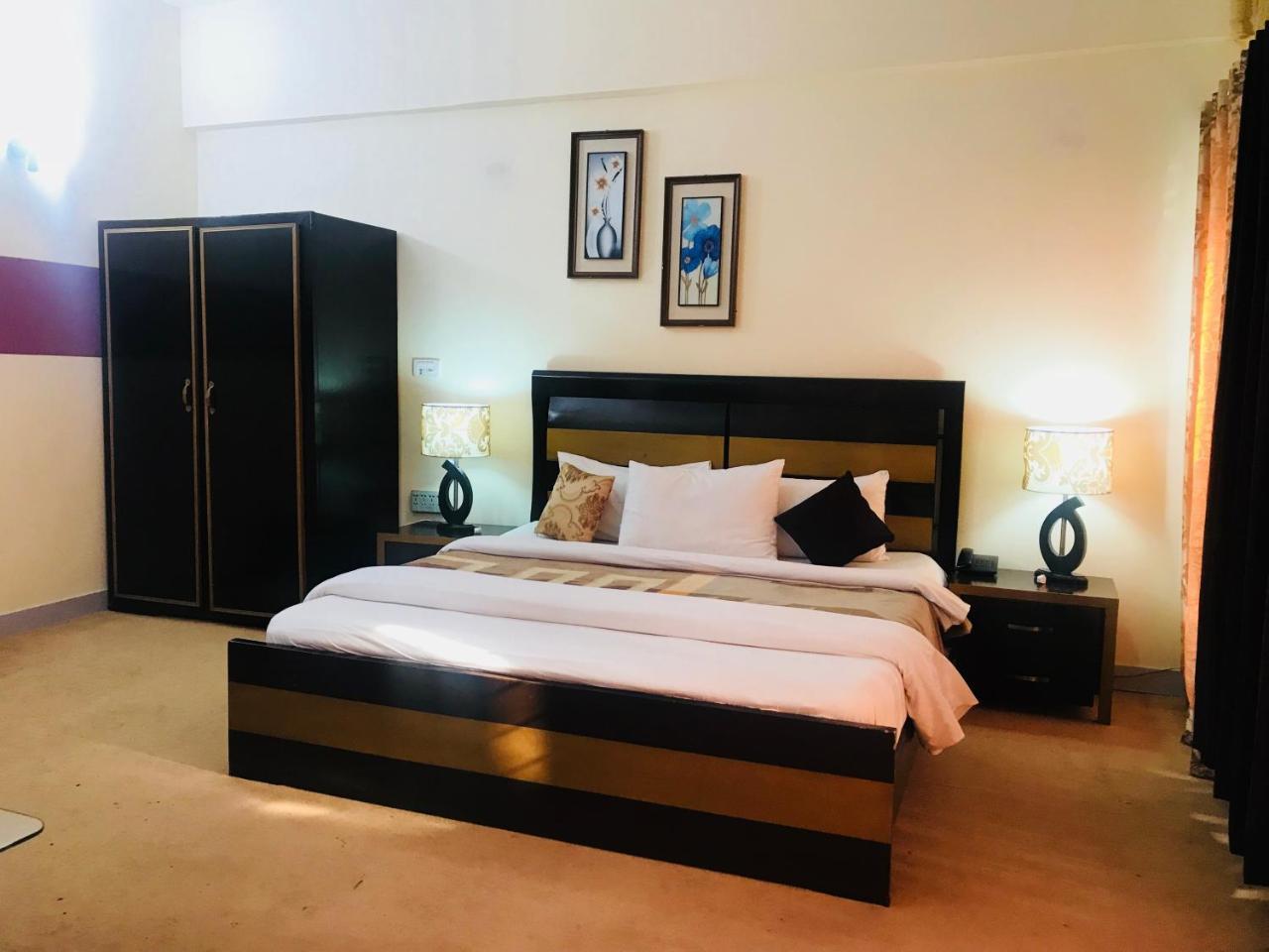 Capetown Guest House Islamabad Bagian luar foto