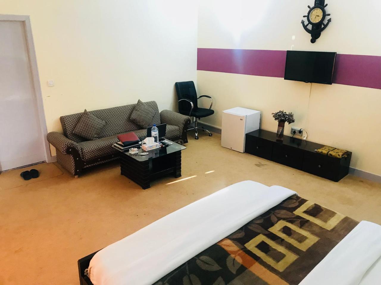 Capetown Guest House Islamabad Bagian luar foto