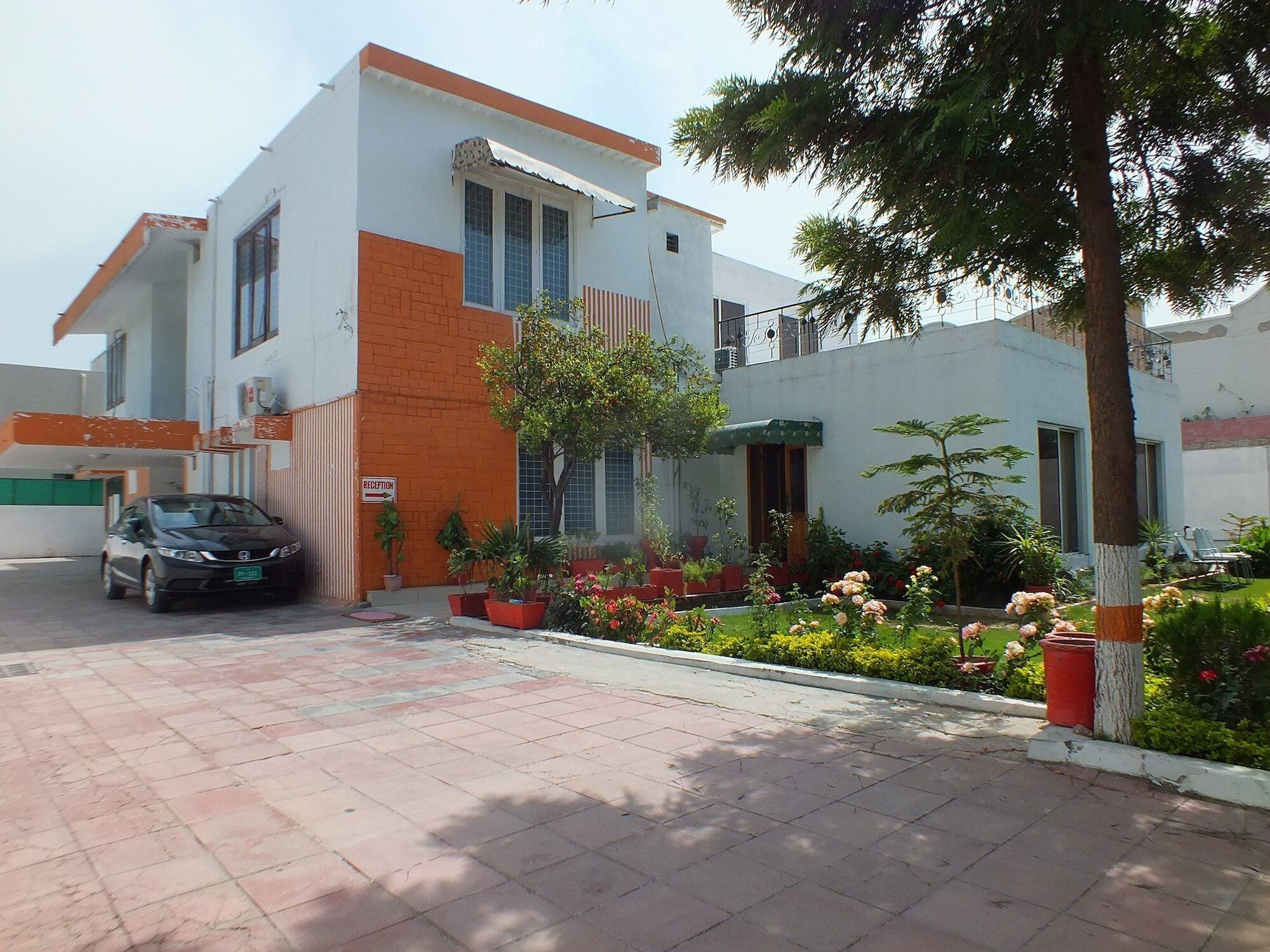 Capetown Guest House Islamabad Bagian luar foto